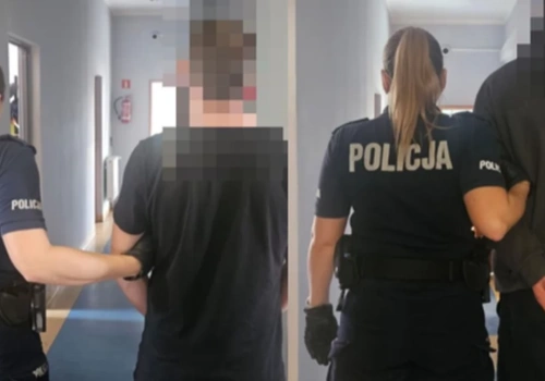 Uciekał i uderzył policjantkę. Drugi wulgarnie znieważył funkcjonariuszy