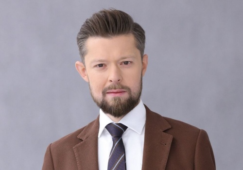 „Chcemy poznać zło, by móc je dostrzegać” – Remigiusz Mróz o fascynacji kryminałami