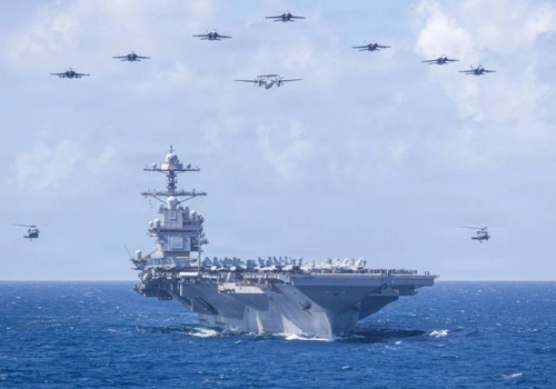 Pożar na pokładzie potężnego lotniskowca. USA wysłały go do Iranu