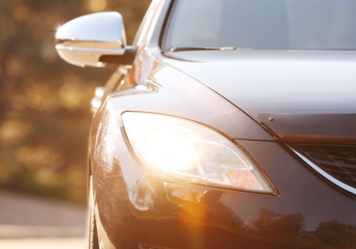 Naklejka rejestracyjna na szybie. Czy w 2026 r. nadal musisz ją mieć i czy grozi Ci mandat?