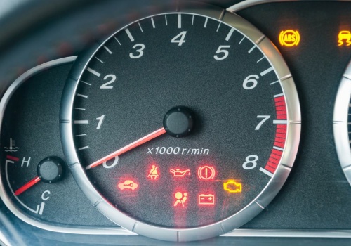 Na desce rozdzielczej pojawia się dziwny symbol. Kierowcy są w szoku, gdy poznają znaczenie