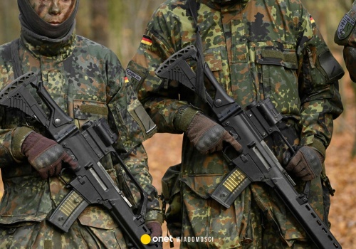 Nie zbieraj łusek do czapki polowej, umyj twarz i ręce... Niemcy chciałyby być potęgą. Na razie ośmieszają własnych żołnierzy