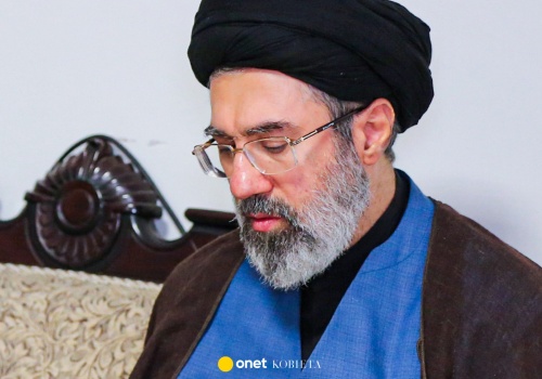 Była żoną Modżtaby Chameneiego. Zginęła z teściem