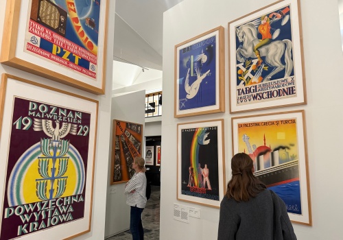 Propaganda z PRL i Putin jako trupia czaszka. Muzeum Plakatu powraca