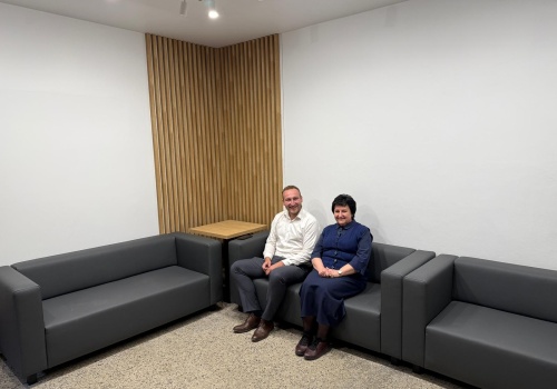 Wielkie meblowanie w I Liceum Ogólnokształcącym w Wadowicach – ZDJĘCIA