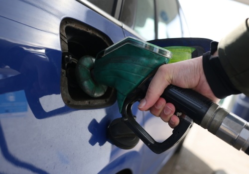 Ministerstwo energii nie uruchomi rezerw ropy naftowej. Powodem… promocje na stacjach paliw