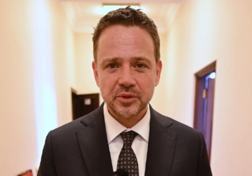 Zapadła decyzja w sprawie prohibicji w całej Warszawie. Na sali śmiechy, gdy przemawiał Trzaskowski