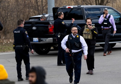 Uzbrojony napastnik wjechał samochodem w synagogę. Padły strzały, sprawca nie żyje