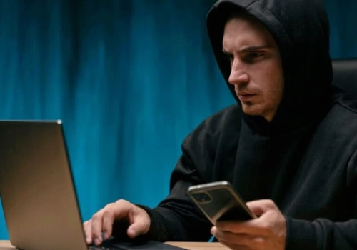 Oszustwo telefoniczne. Senior powiesił pieniądze na ogrodzeniu