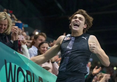 Król tyczki znów podnosi poprzeczkę! Piętnasty rekord świata Duplantisa