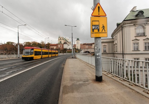 Znak A-30. Jeden wykrzyknik, setki potencjalnych zagrożeń. Co może czaić się na drodze?