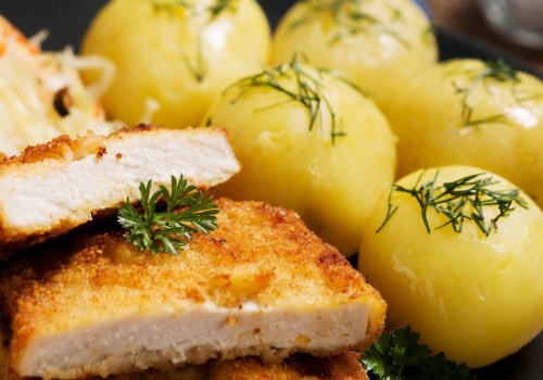 Odchudzony schabowy z zasmażaną kapustą. Przepis Karoliny Stolarskiej-Bigos