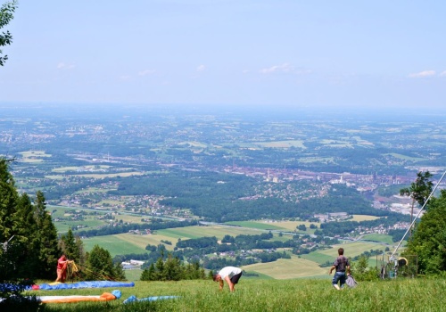 Huta w cieniu gór. Zaczniesz tu wyjątkową wędrówkę. Wszystko tuż przy polskiej granicy