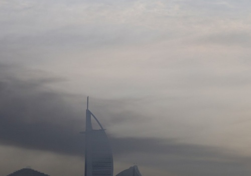 Nocna wymiana ciosów na Bliskim Wschodzie. Eksplozje i gęsty dym nad Dubajem