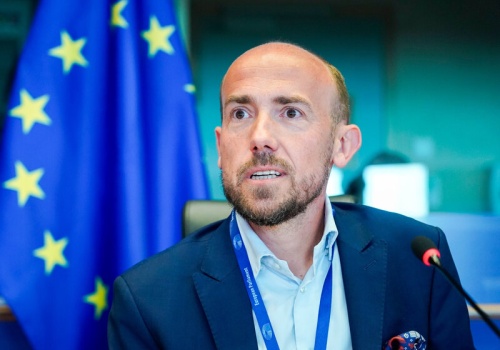 Borys Budka: Morawiecki poszedł w odstawkę. „Maślarze” żartują w PE, byśmy wzięli „harcerzy” do siebie