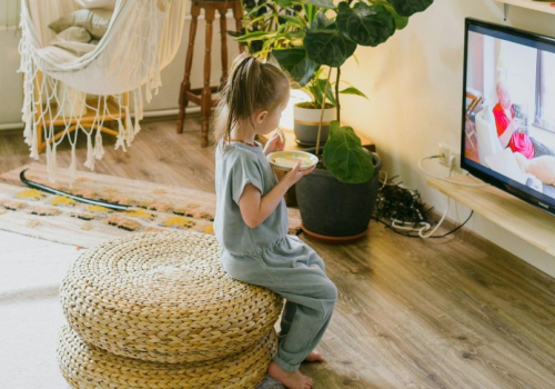 Dlaczego dzieci chcą oglądać te same bajki w kółko? 