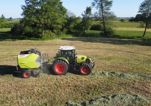 Ile zarabia dziś traktorzysta? Za co premie i bonusy?