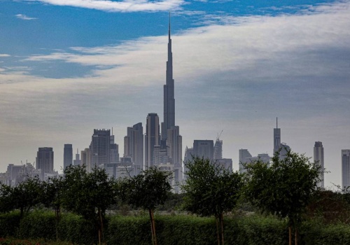 Seria potężnych wybuchów w Dubaju. Eksplozje nad centrum miasta, odłamki uszkodziły wieżowiec