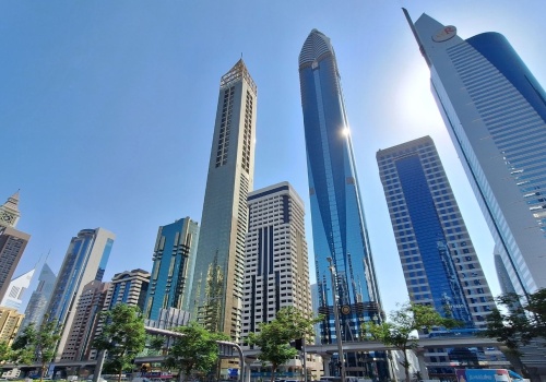 Polacy nie zważają na wojnę i lecą do Dubaju. Tyle płacą teraz za nocleg w luksusowym hotelu