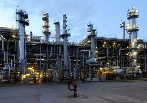 Zakaz wjazdu aut wyprodukowanych w Chinach do zakładów Orlen Unipetrol w Czechach. Co z Polską?