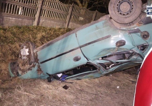 Tragiczny wypadek w Starej Hucie. Nie żyje 33-letni pasażer, kierowca był pijany