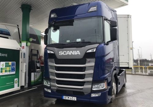 Nowy rekord ceny paliwa i wstępna zapowiedź obniżki tylko dla aut osobowych