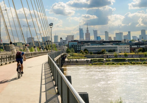 Ścieżki rowerowe i auta elektryczne pomogły wyraźnie oczyścić powietrze w 19 metropoliach