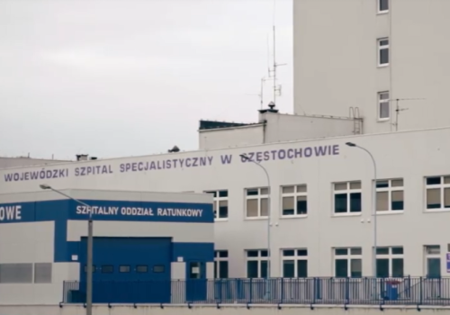 Dramat w gospodarstwie pod Lublińcem. Błyskawiczna operacja uratowała rannego rolnika