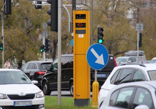 Nieopłacone mandaty z fotoradarów i zatrzymany dowód rejestracyjny. Rząd uszczelnia system