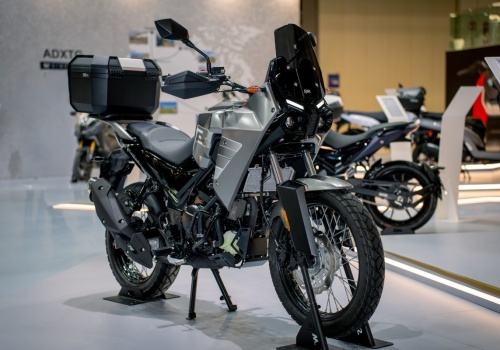SYM to nie tylko skutery. Motocykle NHR i NHX zadebiutują na Warsaw Motorcycle Show 2026
