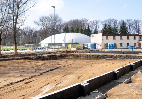 Postępują prace przy budowie krytego lodowiska w Ciechanowie