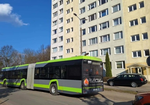 Ewakuacja mieszkańców wieżowca w Olsztynie. Były żołnierz WOT grozi, wezwano saperów