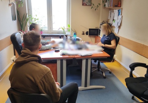 Rozbój na Amerykaninie i jego synu. Zatrzymani czterej nastolatkowie