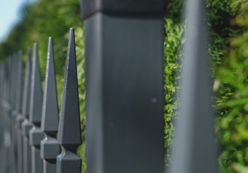 Koniec z takimi bramami i płotami. Od 20 września zmiana przepisów