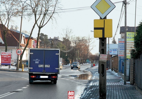 Każdy kierowca jeździ 