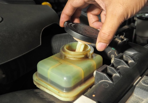 Kierownica nagle robi się ciężka. Wielu kierowców nie sprawdza jednej, ważnej rzeczy