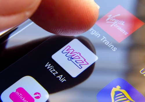 Wizz Air obniża cenę „lotniczego Netflixa”: jest o 2000 zł tańszy niż do tej pory! Czy to się opłaca? Sprawdzamy!