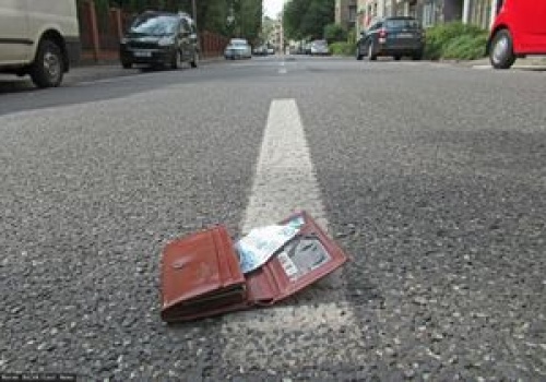 Znalazł portfel wypchany gotówką. Tak się zachował 36-letni Ukrainiec