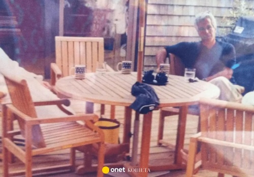 Niepublikowane zdjęcia Jeffreya Epsteina. Obok były książę Andrzej w szlafroku