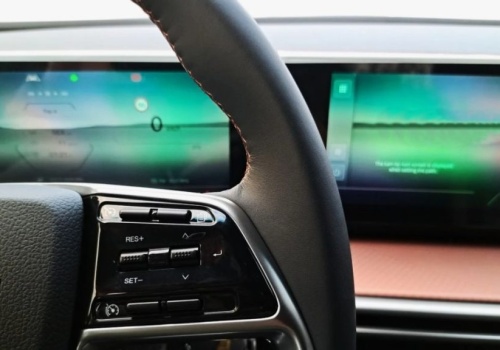 Rodzinny SUV koreańskiej marki za 113 800 zł. Ma oryginalny design, 163 KM i duże ekrany