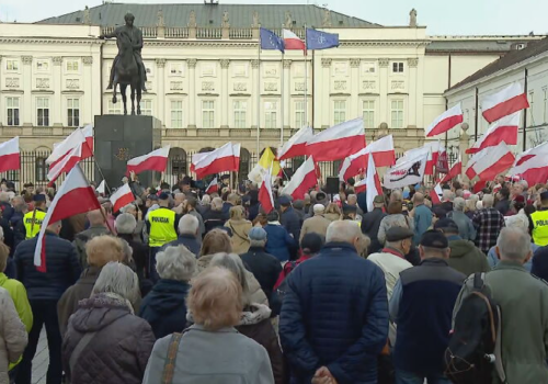 Groźny incydent przed Pałacem Prezydenckim. Policjanci ruszyli na pomoc