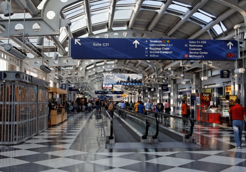 Silny wiatr zakłócił ruch lotniczy na O’Hare w Chicago