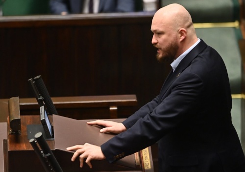 Sąd powinien zabezpieczyć majątki premiera i ministrów na poczet spłaty… SAFE