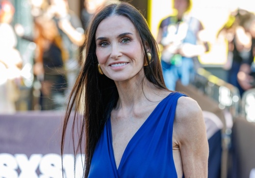 Nowa sylwetka Demi Moore i mocny trend kolorystyczny. Aktorka zachwyciła