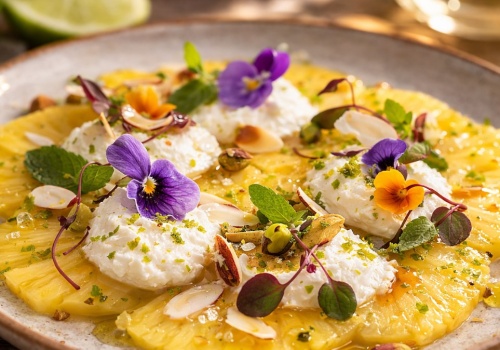 Carpaccio z ananasa z kremem z ricotty od Mateusza Gesslera