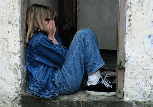 Mówią o nich: „Niewidzialni Polacy”. „System produkuje bezdomnych 20-latków”