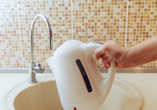 Masz dość kamienia w czajniku? Tak usuniesz go raz na zawsze