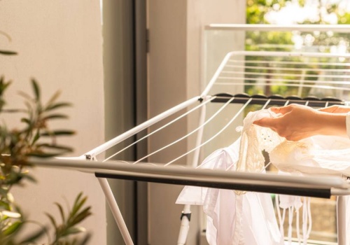 Wieszasz pranie na balkonie? Uważaj! Nawet 500 zł mandatu za tę jedną rzecz