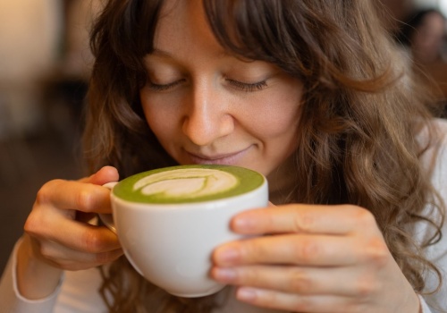 Piłam matchę zamiast porannej kawy. Oto efekty po dwóch tygodniach