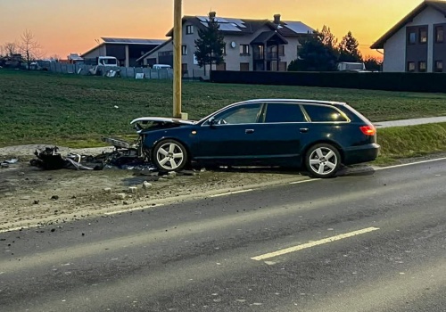 DW 935 Racibórz-Rybnik: Zjechał z drogi i uderzył w słup. Kierowca bez uprawnień odpowie przed sądem